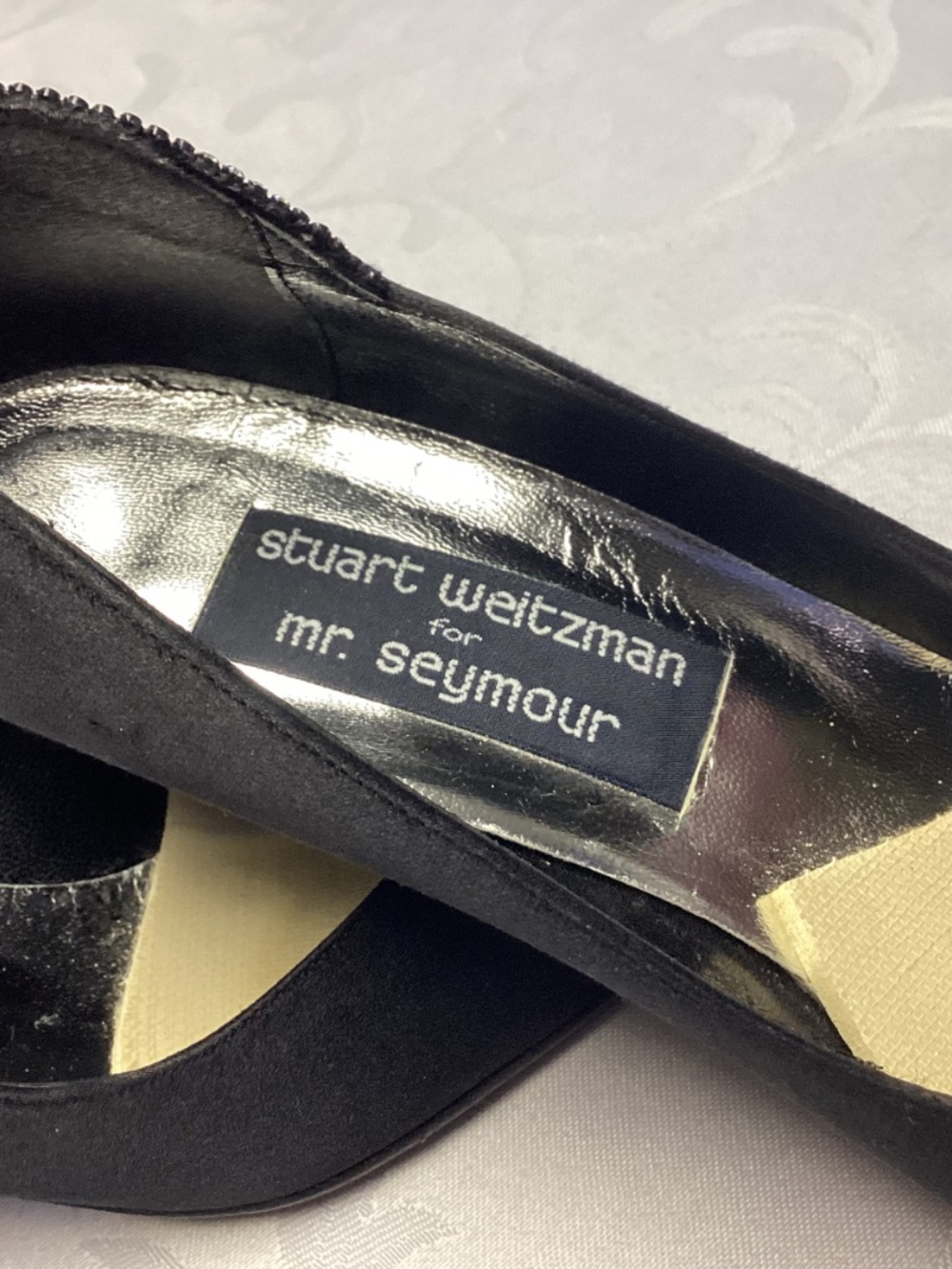 STEWART WEITZMAN. BLACK SATIN FANCY KITTEN HEELS SZ 8 - Picture 14 of 15